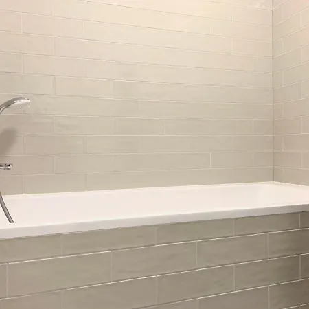 Elegant, Bright Spacious In Center