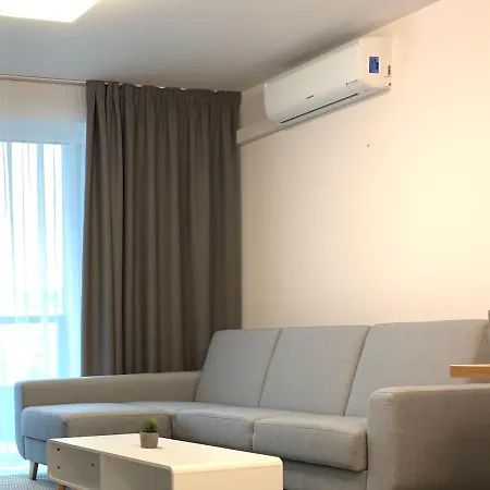 Elegant, Bright Spacious In Center アパート