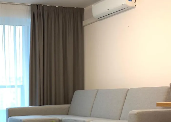 Elegant, Bright Spacious In Center شقة